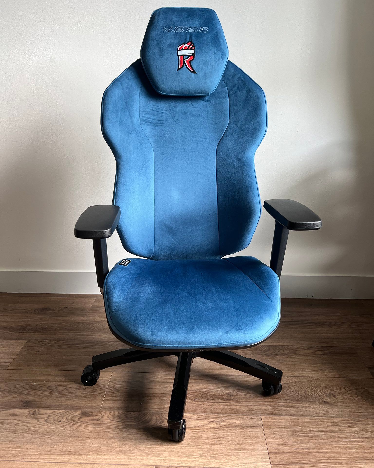 Quersus on X The world s first chair featuring both soft and ultra durable velvet designed to combine comfort with performance. ICOS FaZe Replays https t zXJe9a3ElP X