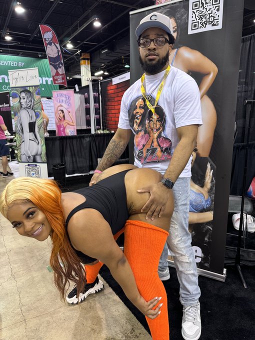 💰🏃🏾‍♂️ - 2 pic. Had To Double Back On @jaylapage10 😂❤️❤️ https://t.co/zjUNPVQkHO