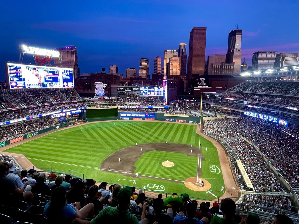 @MLBcathedrals upper deck is my preferred vantage.

never a bad seat