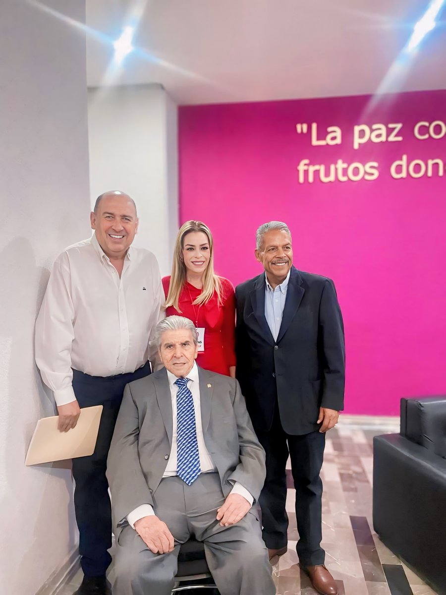 CarlosAceves_'s tweet photo. Acudí al Encuentro Nacional #PriistasPorMéxico, con la presencia del Comité Ejecutivo del @PRI_Nacional, en cuyo espacio refrendé que el sector obrero que represento estará involucrado en el tema de pensiones y cualquier situación que involucre a las y los trabajadores mexicanos. https://t.co/5XTiKq0Yaw