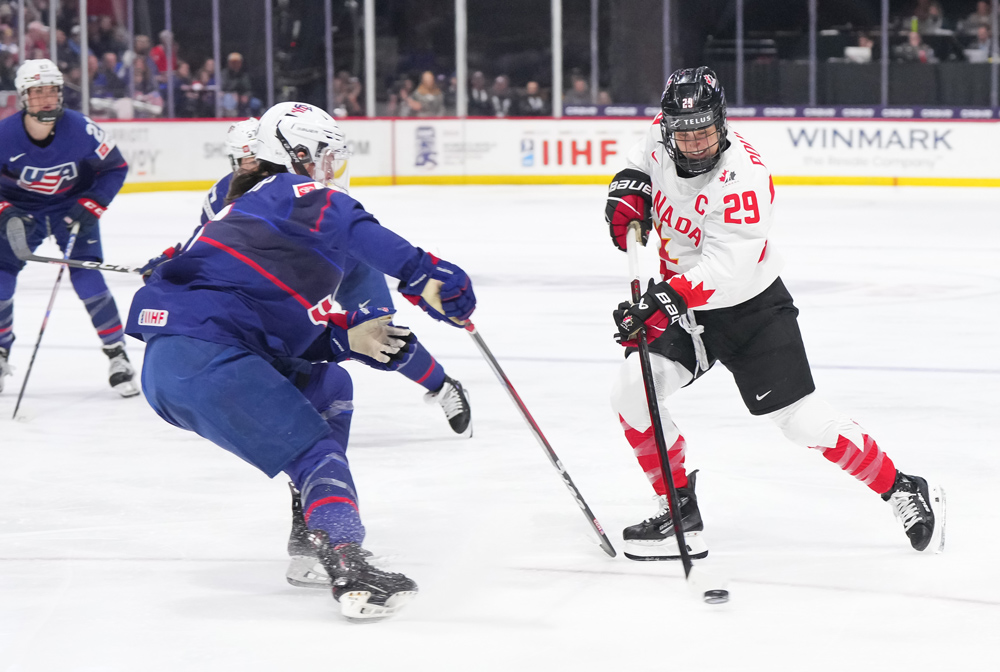 AFTER 3 | 🇨🇦 and 🇺🇸 are heading to overtime even at 5-5. APRÈS 60 MIN | Le 🇨🇦 et les 🇺🇸 joueront en prolongation à égalité 5-5. 💻 hc.hockey/WWCBlog0414 💻 hc.hockey/BlogueCMF0414 #WomensWorlds | #MondialFéminin