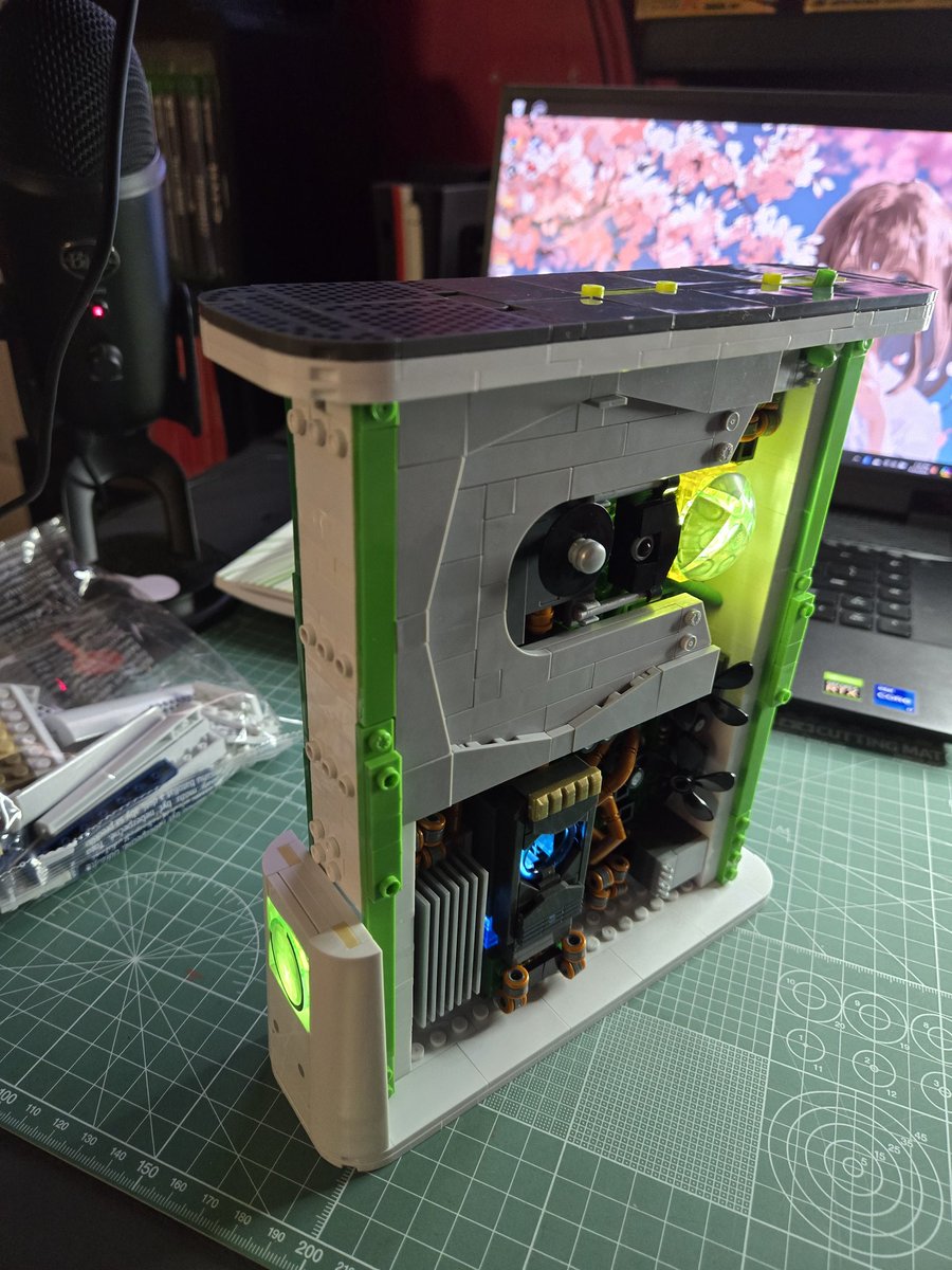 _Tiggidy's tweet image. It's coming along nicely 👌🏿  #xbox360 #megablocks #modelkit