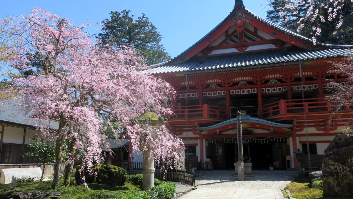 The next day, visited Natadera Temple near the hotel I stayed at. It is an old temple with a history of 1300 years. I stayed here for over 2 hours and took lots of photos. The first place I photographed was the Kondo Hall, which is located immediately to the left after the gate.