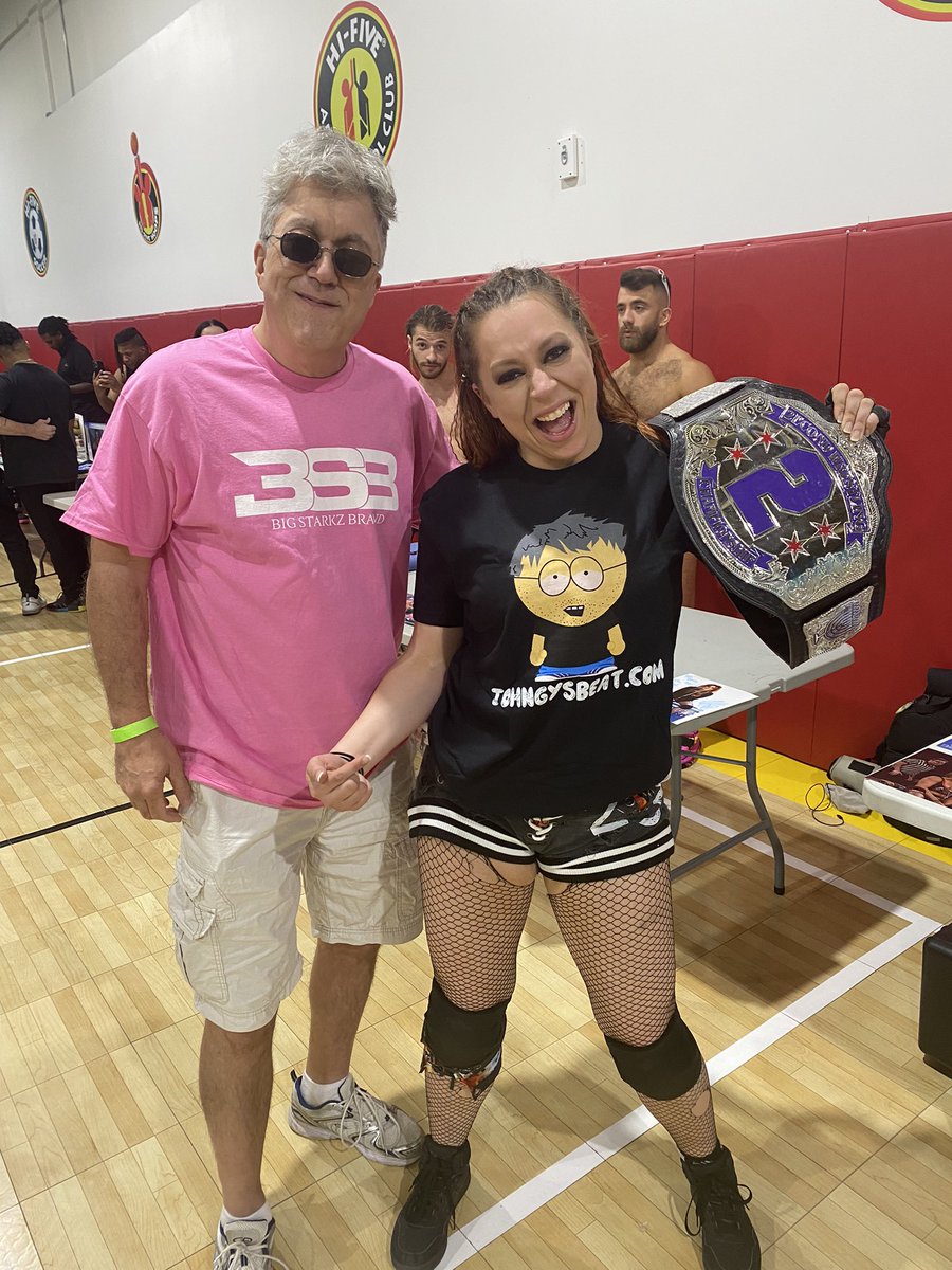It doesn’t get better than @2econdWrestling champ and “Chicago’s Favorite Sweetheart” wearing a @JohngysBeat shirt! Thank you @MissaKate23, you are the best!