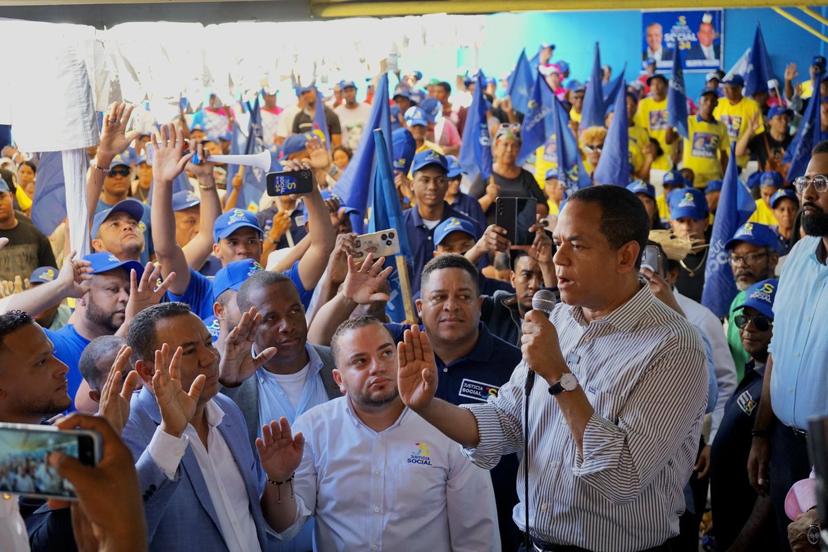 JSocialDO's tweet photo. Un día de alegría en Santo Domingo Este con Justicia Social. Juramentamos equipos de trabajo de diversas localidades como Brisas del Este, Los Mameyes, Los Mina, entre otras, coordinados por los compañeros Paulino De la Cruz De Paula (Peco) y John Rueda y otros compañeros. https://t.co/KDeLzZ5IY9