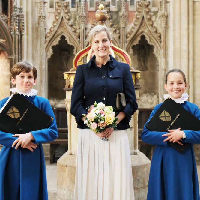 ✨🧵(1/2) The Edinburgh's Week 🗓️ According to the Royal Diary, on Wednesday, The Duchess of Edinburgh will be in Somerset. HRH will visit the The Trails Trust and will also have engagements as Patron of The Wells Cathedral Chorister Trust and the ASAO Shows.