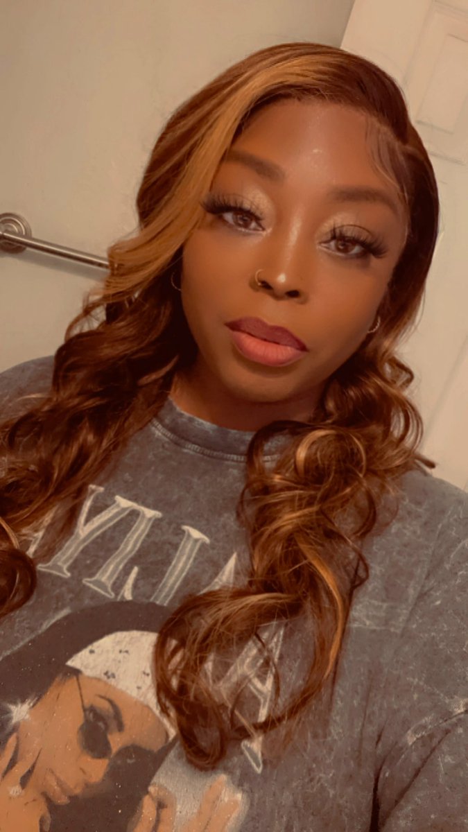 christalCharms's tweet photo. You'll never be everyone's cup of tea because you're "champagne" darling.  You're in a league of your own💋 https://t.co/ehRyBMJidv