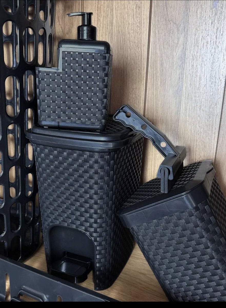 housedecor_'s tweet photo. ￼Monte Seu Conjunto Com Cesto Telado 60 Litros ( Cesto 50l, Lixeira 07 Litros,  Lixeira 05 Litros,Escorredor de Louça,Porta Detergente com Porta Esponja e Rodinho de Pia. 

 Confira mas aqui: https://t.co/6YYehzIigh https://t.co/aZRcuak6Bl