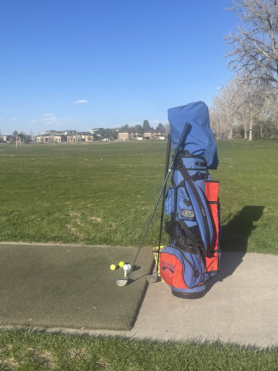 A perfect #Sunday here in Northern Colorado (Greeley) to hit some balls! All while repping #NewYorkForever. #SundayFunday ⛳️ #NoCo