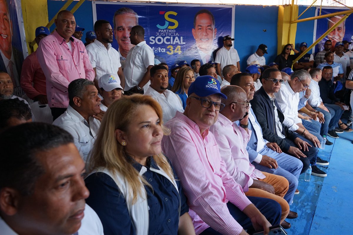 Contamos con la presencia de nuestro presidente, @JCesarValentin, así como de @jbenedictohdez y Nildo César, ambos vicepresidentes. Desde el @PRM_Oficial, nos acompañó el presidente en este municipio, @adanpeguero, junto a varios candidatos y candidatas a diputados.