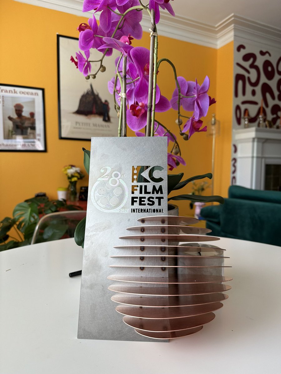 HonestyTaszhe's tweet photo. JEN has been awarded with Best Heartland Narrative Short at the Kansas City Film Festival International. I am beyond grateful for this high honor. An award such as this provides the confirmation that I am telling right stories for ALL people to enjoy. #kcfilmfest #heartlandshort https://t.co/RSP7jIVheF