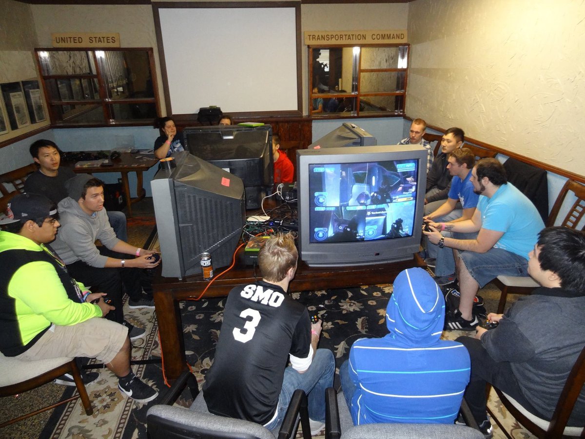 VideoGameHstry's tweet photo. Moments when you just had to be there https://t.co/vT2dEg2aU9