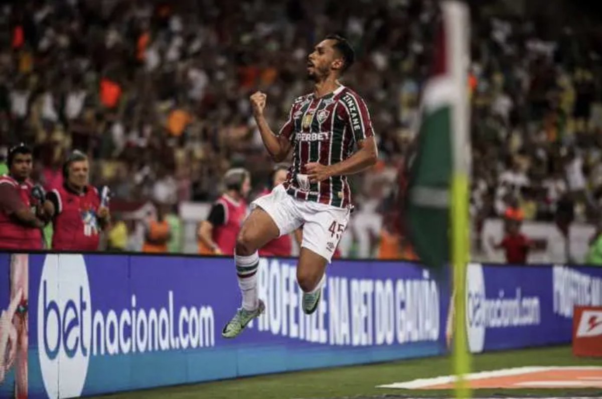 blogdoflu's tweet photo. "Flu liga o turbo, mas defesa falha e time só empata na estreia do Brasileiro". Leia agora no Blog do Torcedor do Fluminense — Terno e Gravatinha, há quase 17 anos no ar: https://t.co/rigkTvfthU | Siga-nos também no Instagram: @ternoegravatinha  | Foto: Marcelo Gonçalves/FFC https://t.co/pFeSjqVQsl