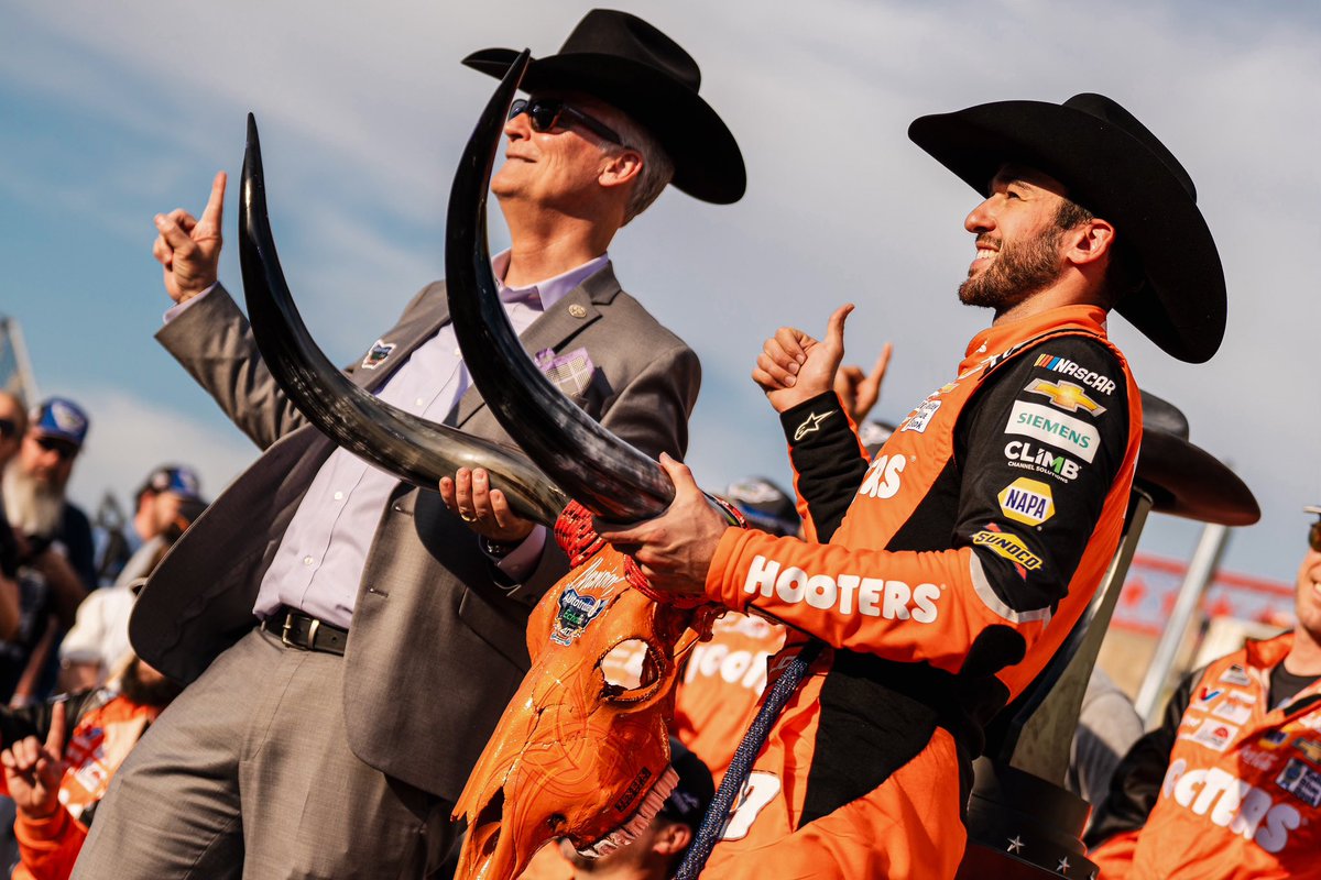 TeamHendrick's tweet photo. Howdy! 🤠 https://t.co/swbnRXa0tC