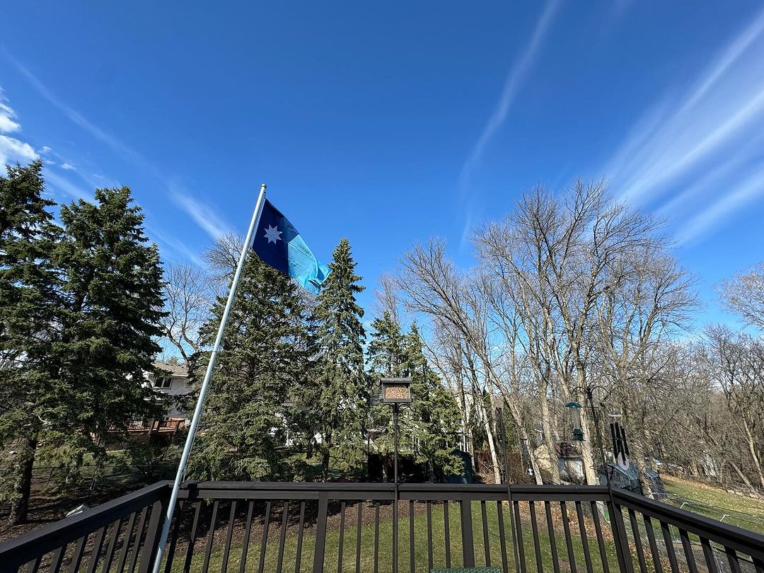 NorthStarFlagMN's tweet photo. From #Minnesota to south London. #NewMNFlag https://t.co/ThSqueyfj9