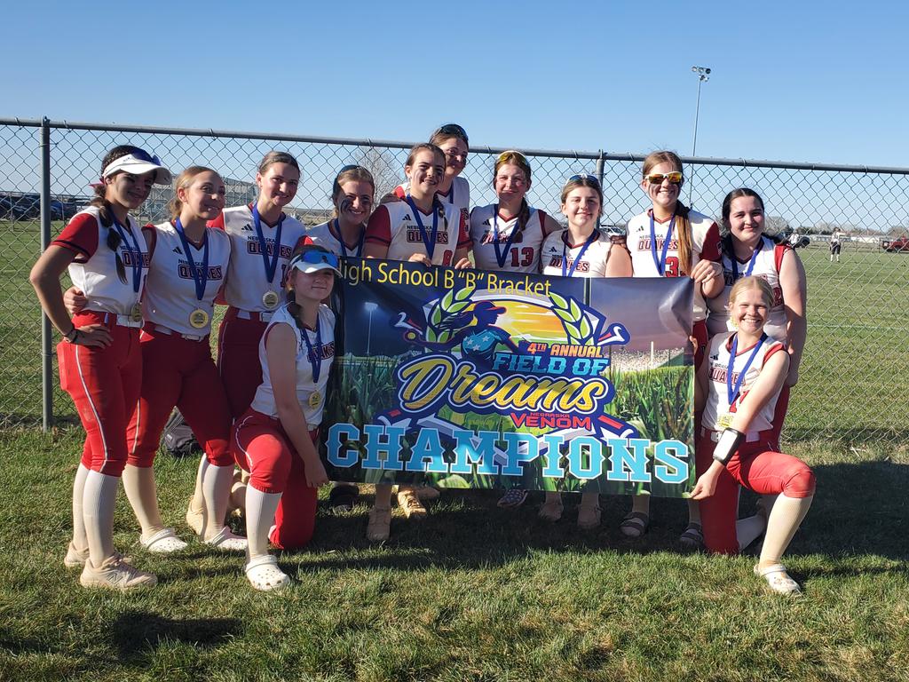The girls won their bracket this weekend with a "l'il run rule" (15-0) for the 'ship and have their second set of hardware for the season. Awesome bats, defense and teamwork, ladies! #nequakeswilliamson #quakeson3