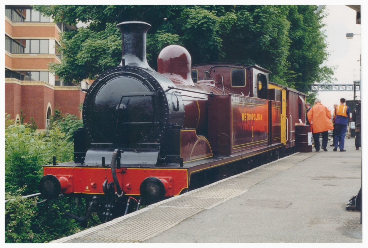 Met 1 at Rickmansworth at 09.56 on 31st May 1999. @networkrail #DailyPick #Archive @TfL @SteamRailway