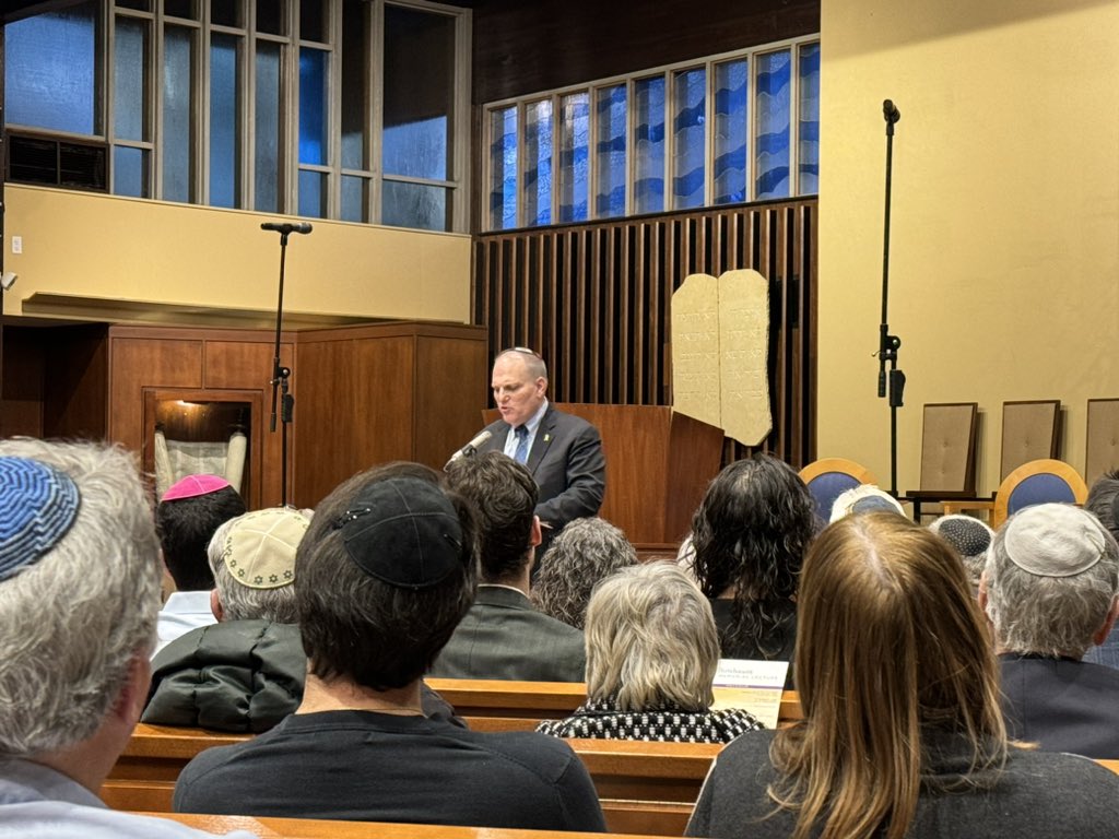Grateful to my friend @Daroff for being here in Boston tonight to deliver the Connie Spear Birnbaum memorial lecture; & for inspiring & challenging us regarding the uncharted waters we face amidst the war & rising antisemitism