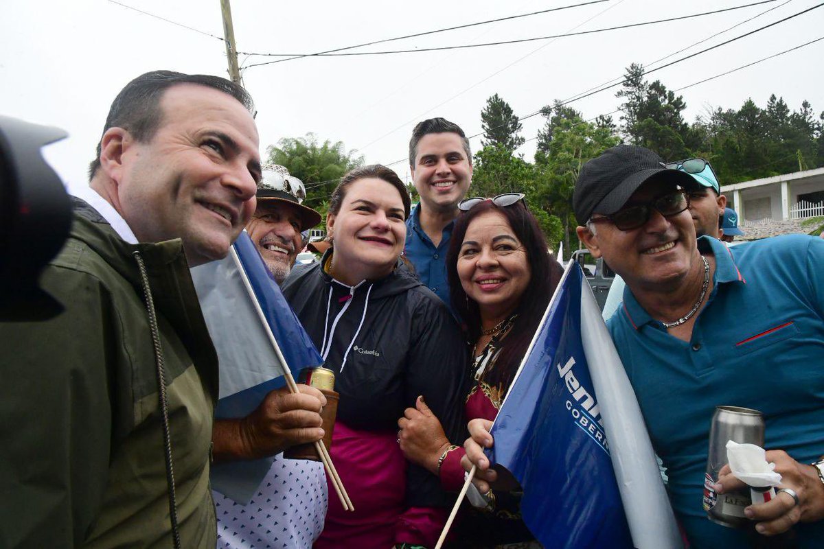 TeamJGO2024's tweet photo. Continúa nuestra próxima gobernadora @JGO_2024 junto a nuestro próximo Comisionado @ElmerRomanPR y el ex alcalde de Barranquitas Pacó López y todo el equipo de candidatos a la legislatura, en  las visitas en #OrocovisConJGO 

#EnLaCalleConJenniffer

#JennifferGobernadora https://t.co/QI1xxvZYjm
