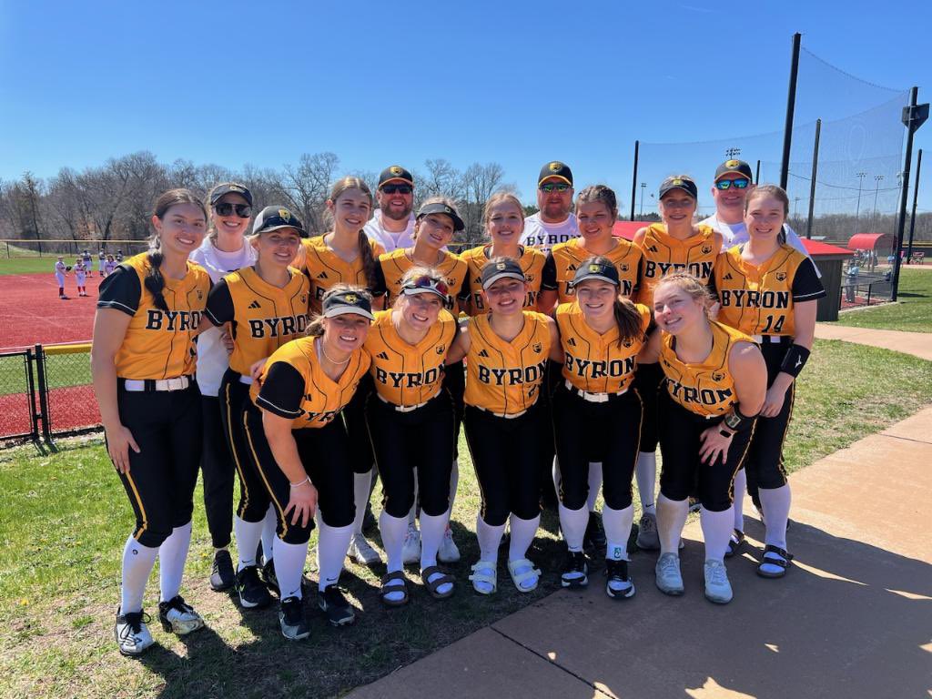 It was a beautiful weekend to play softball in WI DELLS!!! 🐻🥎🖤💛 Special thank you to our softball families who fed us and made the weekend so special for us!!