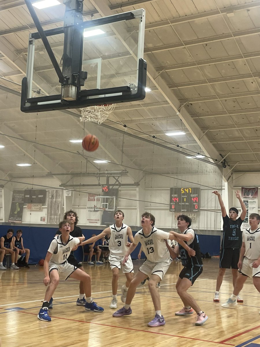dwats1155's tweet photo. Another weekend on the hardwood🏀💙❤️ #ttba https://t.co/KTUE2JREk5