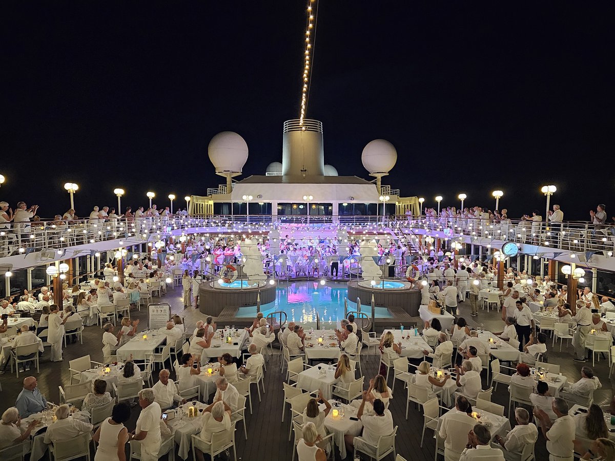 An evening under the stars with new friends made onboard, live music, and great food. White Night always feels magical ✨ 📷 : Janice Delaney What is your favorite part about White Night?