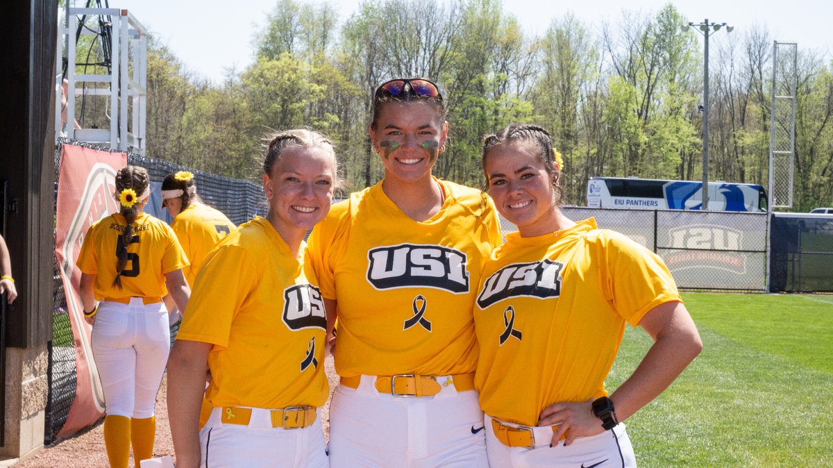 #𝐂𝐨𝐮𝐫𝐚𝐠𝐞𝟒𝐂𝐨𝐮𝐫𝐭🥎🦅 With the help of returning alumni, @USISOFTBALL honored and celebrated the life of alumna Courtney Schoolcraft at USI Softball Field on Sunday. #8 will never be forgotten.🎗️ 📸 Gallery: bit.ly/3xISl2w #GoUSIEagles #OVCit