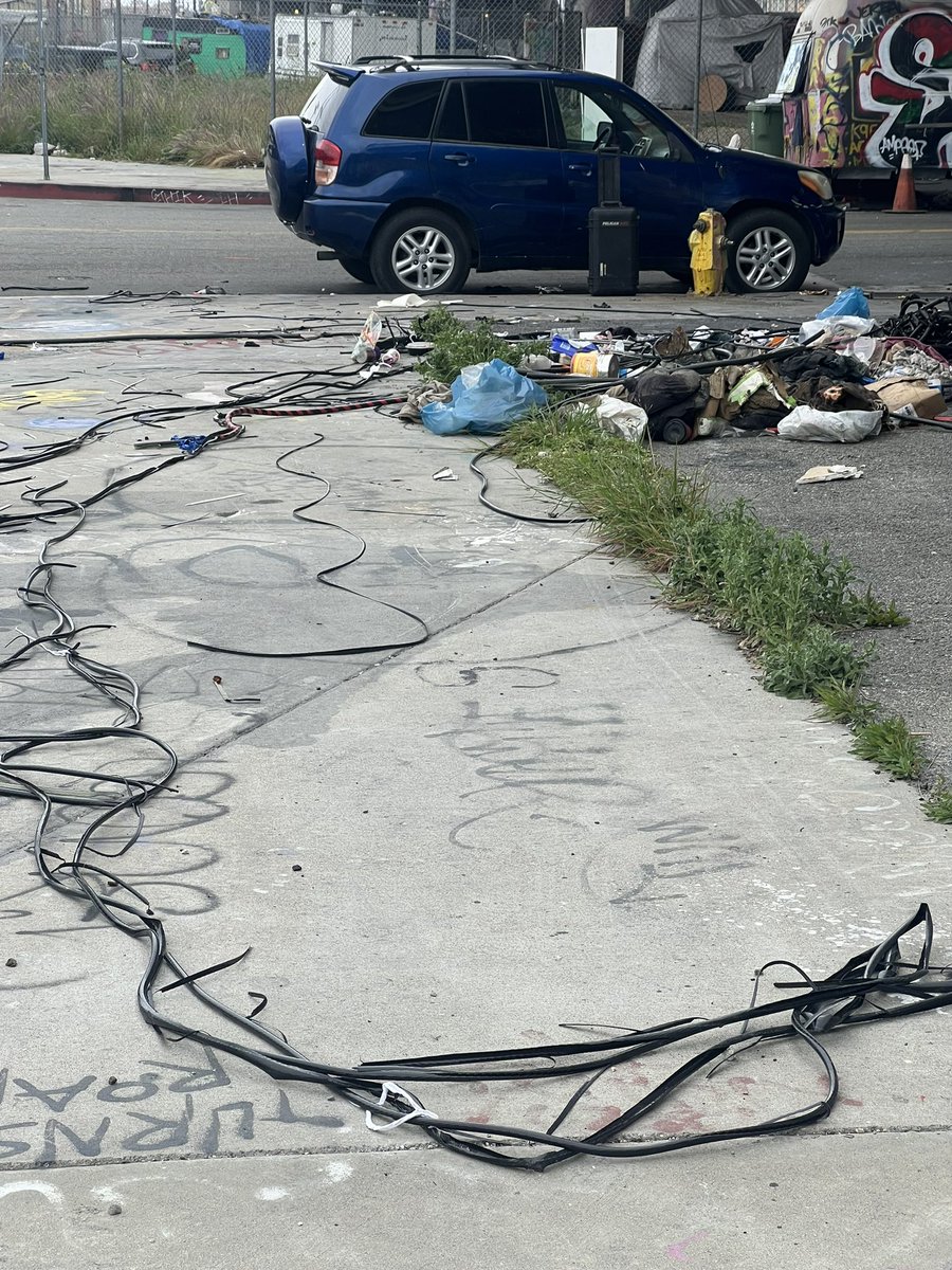 Newton Patrol ofcrs saw a susp stripping copper wire. The HMTF & Newton Dets determined the suspect was linked to several copper wire burglaries. The susp was bkd for Grand Theft with additional filing for Receiving Stolen Property & Burglary Tools.@LAPDHQ @kdeleon