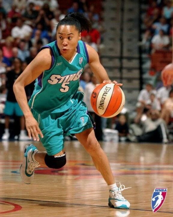 I had @BaronDavis and @dawnstaley as my team’s point guards growing up! #Dogs #GameChangers #CharlotteHoops