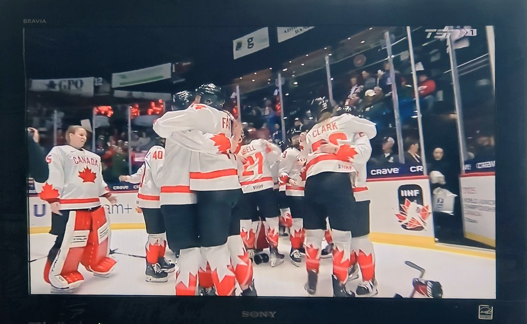 THE BEAUTY OF FINISHING AN ER SHIFT EARLY AND JUST IN TIME TO SEE CANADA'S WOMEN’S HOCKEY TEAM WIN THE WORLD CHAMPIONSHIPS 🙌🏽🍁🏒🏅🇨🇦