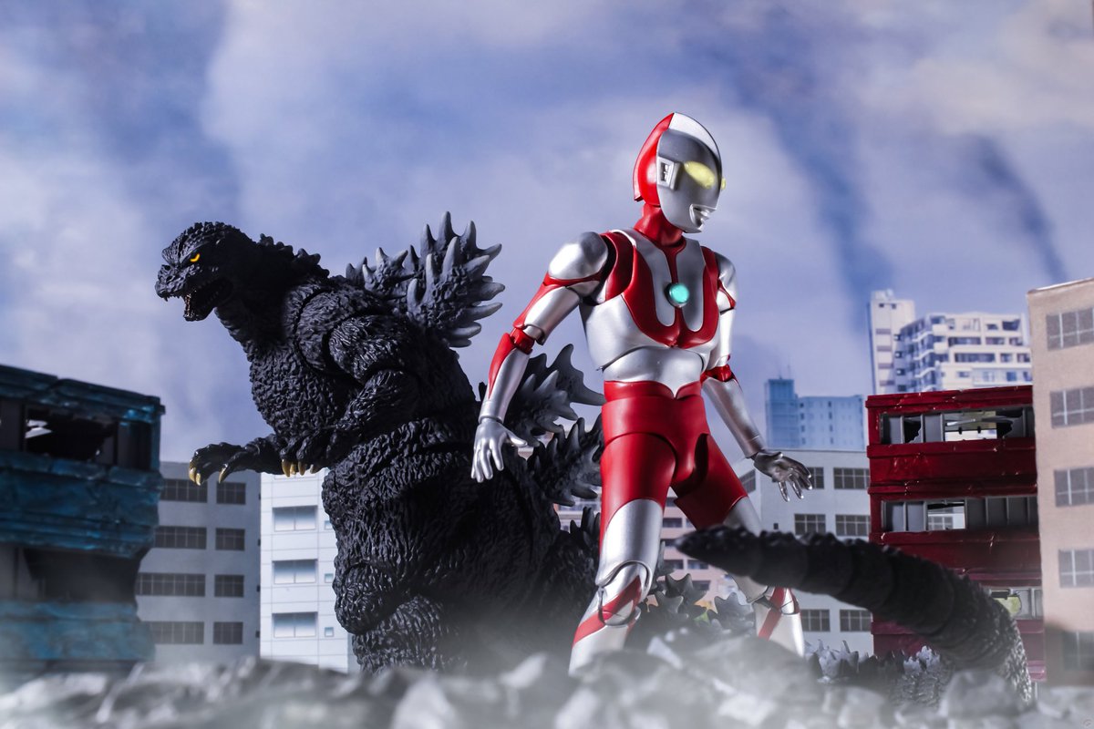 'This kaiju, it's-... It's defending me...'

#Godzilla #Ultraman #SHF #SHFiguarts #SHMA #SHMonsterArts #ToyPhotography