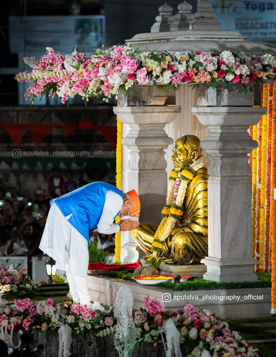 PM Shri @narendramodi Ji ignites Mangalore with a grand Road Show, paying homage to Sree Narayana Guru Devan. A powerful start to a journey of progress and unity!