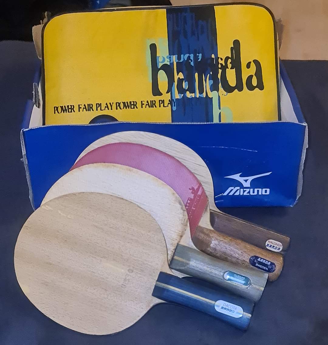 Some nice and vintage Banda blades - leaving for the Stiga showroom next week !! 🏓🫶👌
👇
facebook.com/share/p/mGHbfm…