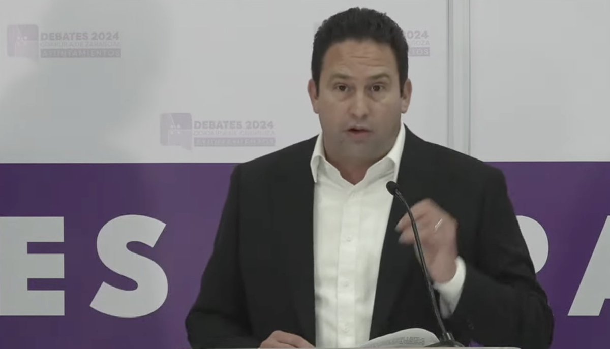 CarlosHidalgoo's tweet photo. Javier Díaz candidato del PRI-PRD y UDC para la alcaldía de #Saltillo dice que le va a entrar de lleno al transporte público...
¿Desde cuándo hemos escuchado eso y nada ha cambiado?
#debatesaltillo