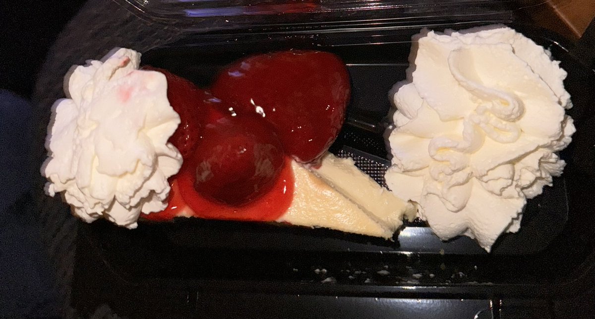 Yum 😋 #cheesecake #cheesecakefactory #strawberry #food #foodporn 😜
