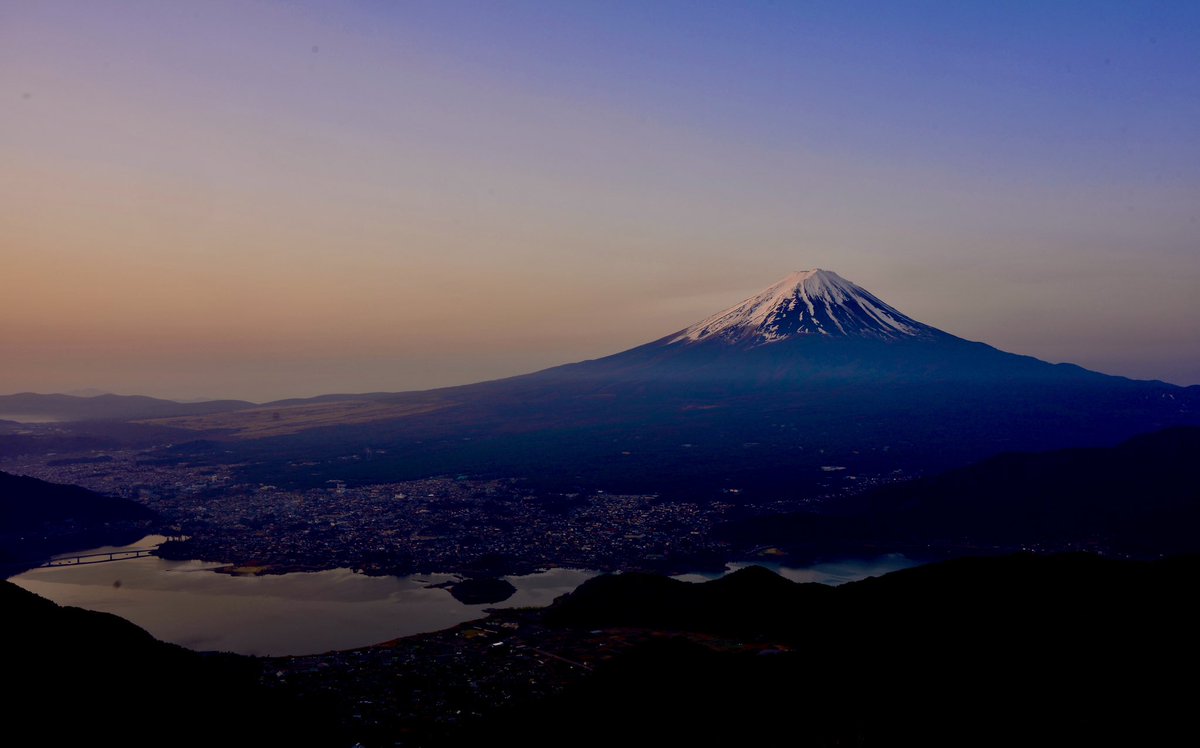 heedeath13th's tweet photo. 週末の富士山…
#富士山　#精進湖　#FUJIYAMAツインテラス https://t.co/wurgUWdjYs