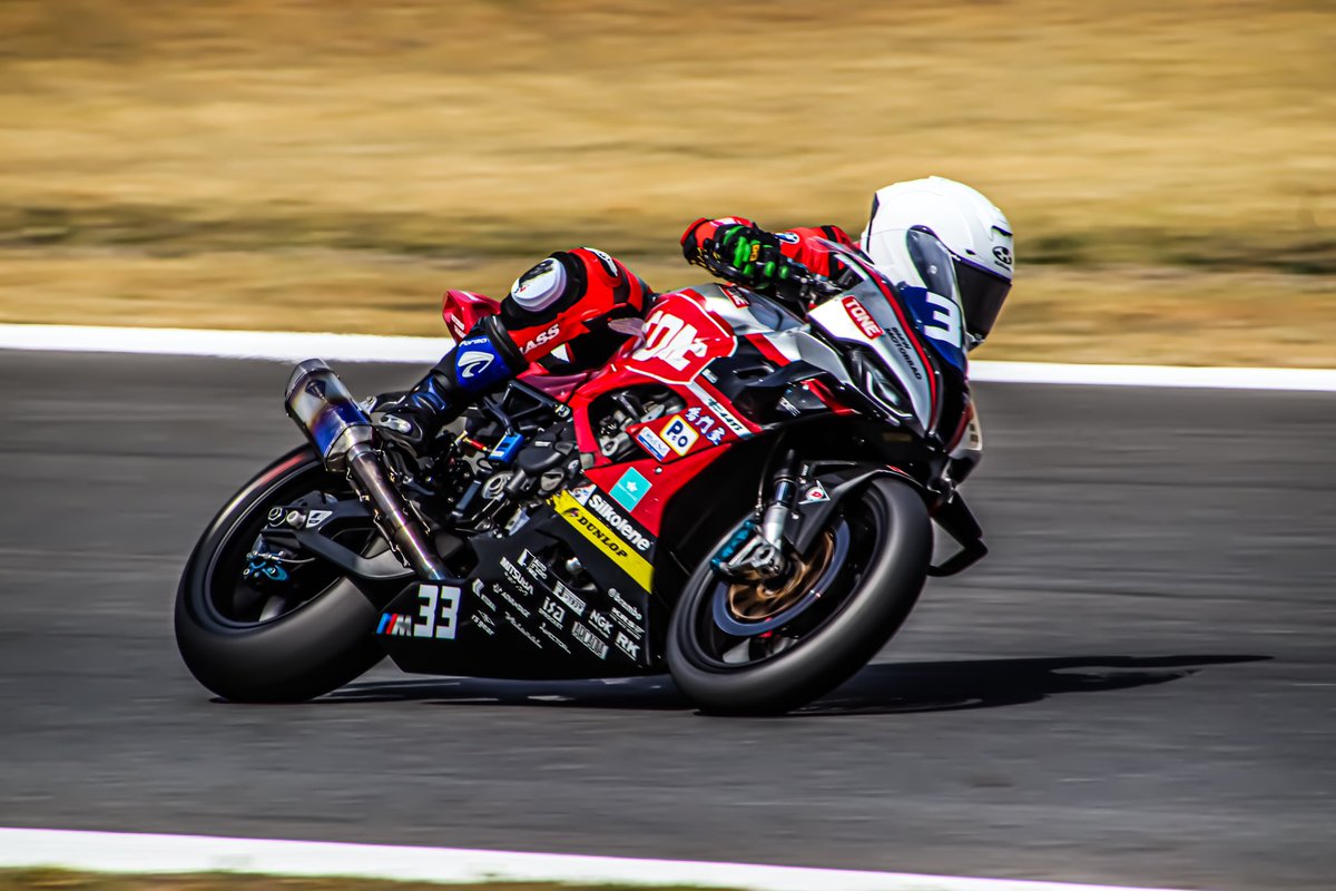 shotakagome's tweet photo. ナイスレースでした！！

#tonertsyncedge4413bmw 
#全日本ロードレース選手権 
#モビリティリゾートもてぎ https://t.co/nUXB2DBjV4