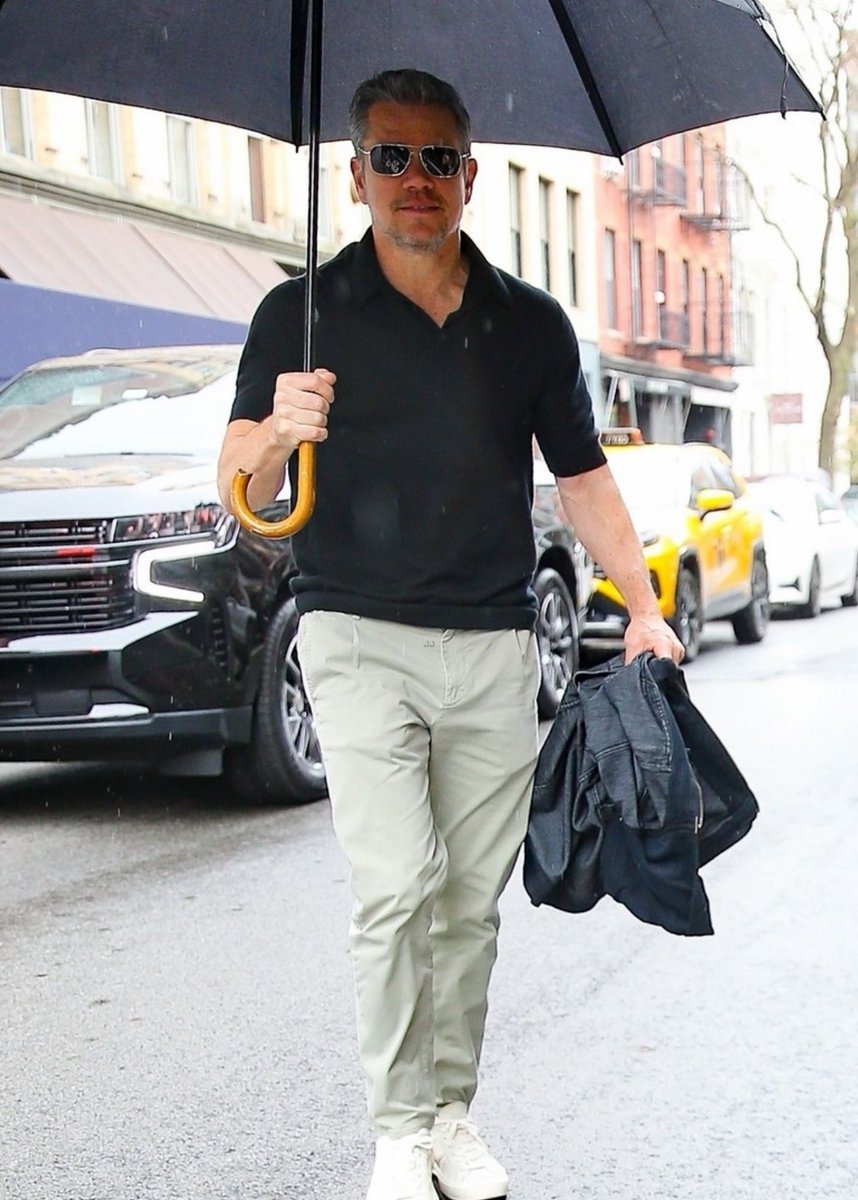 Matt Damon in NYC today🧍🏼☂️.