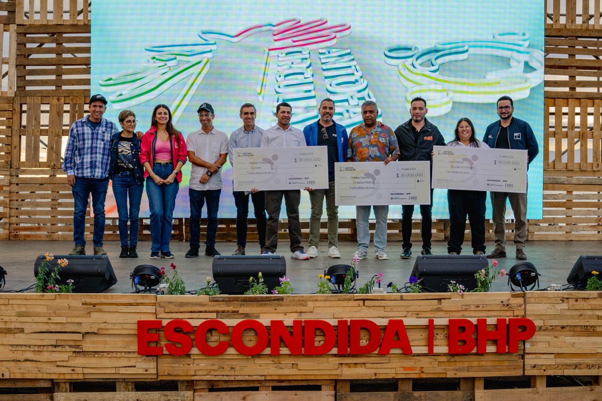 resconafta's tweet photo. Con la esperanza a tope y con la convicción en estos nuevos objetivos, agradecemos #antofacircular por la confianza  entregada y por creer en la idea que el retorno productivo es la solución  para que nuestra #Antofagasta  lidere el reciclaje de los residuos de la construcción. https://t.co/xhYAdM6XZ5