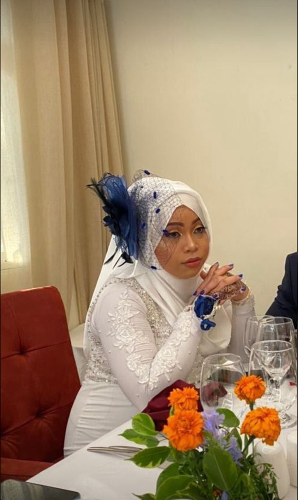 central_sage's tweet photo. La pauvre malgache, elle qui rêvait d’épouser un congolais.

#MOUSSA_MONDO a découvert cette jeune dame en Iran et l’a fait venir en #RDC pour la marier, mais l’homme ne voulait pas que ce mariage soit étalé devant tout le monde , il a préféré que ce mariage se déroule  dans son bureau en toute discrétion sous la bénédiction de l’ancien bourgmestre de la gombe #FABRICE . 

Et c’était le début du calvaire de la fille , qui s’est vue jeter du haut du deuxième étage d’un immeuble. 

Akufi na kombo ya céleste ya pprd na munoko na ye , une fille qui est aussi co-épouse du sauvage MOUSSA MONDO 

Pour votre information le sauvage MOUSSA a 18 enfants avec 17 femmes .
ata loketu ya lapin yango 😭😭