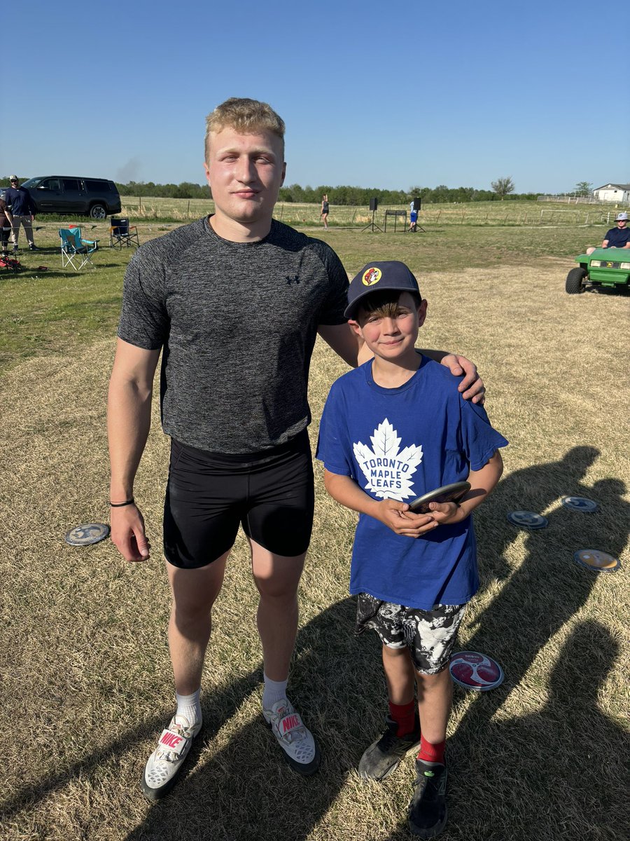 ScottRussellOLY's tweet photo. What an awesome day with my dude!!! Drive down to Throw Town Ramona to see a discus WR and that’s what we got + meeting a ton of awesome people and throwers!!!

#Family #BroDAY https://t.co/jOCnNNPJe6