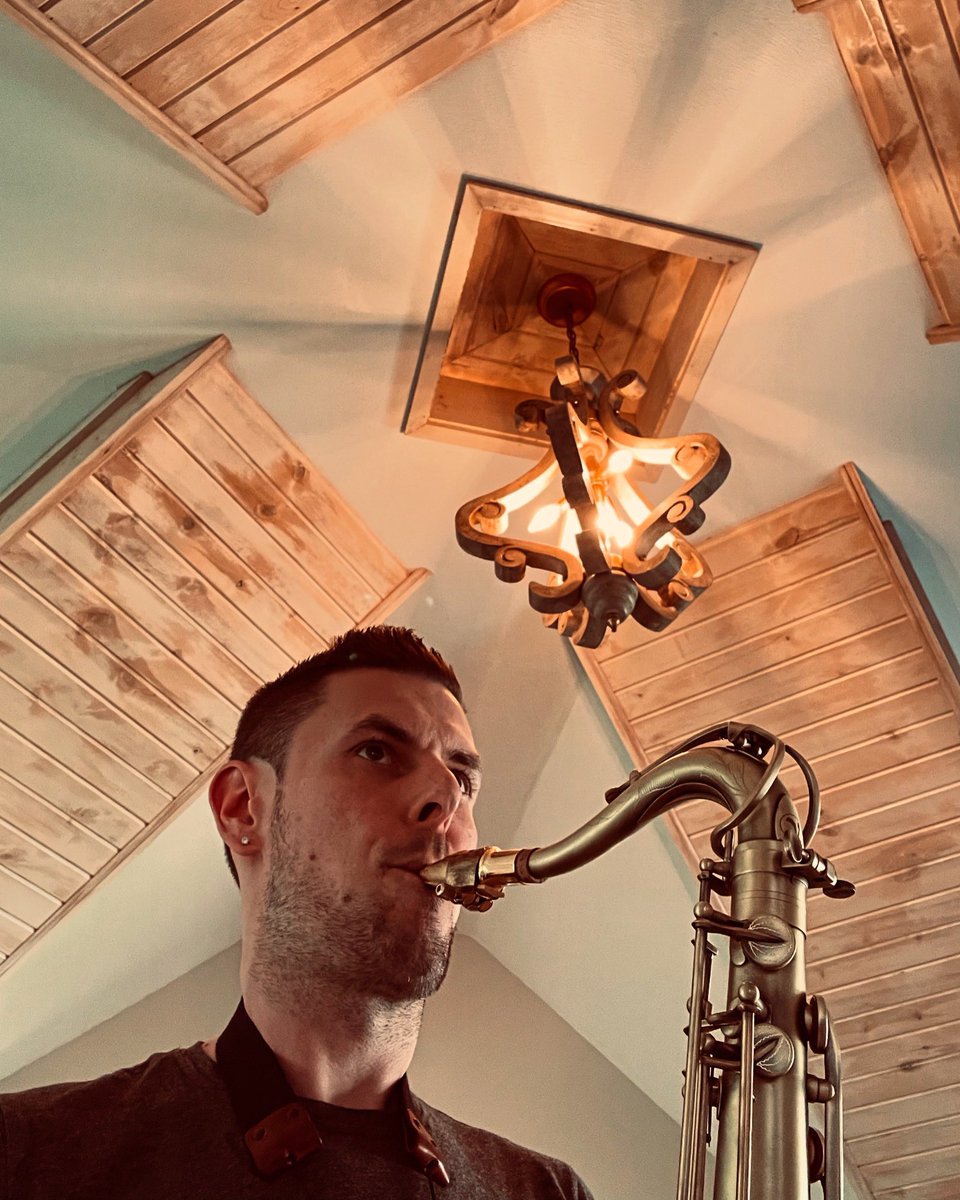 MatthewAlecJazz's tweet photo. Workin’ hard tonight on diminished scales… full and half…

#matthewalec #rsberkeley #dejacques #vandoren https://t.co/Vyyp2cyylJ
