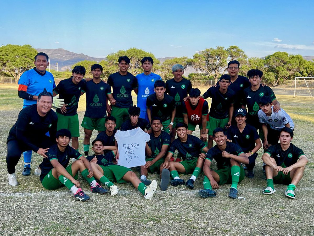 📸 | Nuestro primer equipo logró la victoria en Tlatelnango, Zacatecas por marcador de 2-1 frente al conjunto de Renace FC y logramos la clasificación a los cuartos de final de la Tercera División Mexicana. ⚪️🟢 | #NacimosParaSuperarloTodo #ElFuturoEsAtletico #LaguneroPrimero