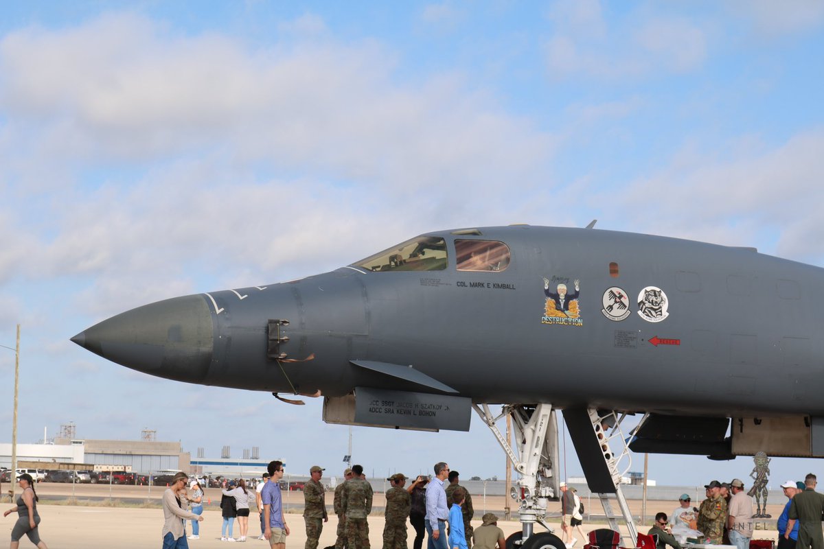 B-1B Lancer 86-0121 on display at the Wings Over Cowtown air show at NAS  JRB Fort Worth., image size:1200x800