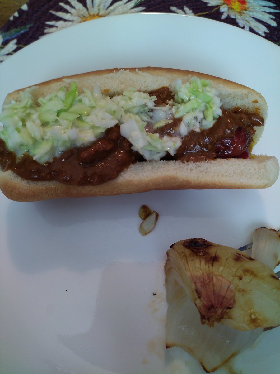 This is the proper way to eat a hotdog: chilli, homemade coleslaw by Mrs. Harless (@Gwenharless), a grilled hotdog weenie, and yes, it has ketchup and mustard on it. 🤠 #MutantFam @TheMutantFam @kinky_horror @therealjoebob