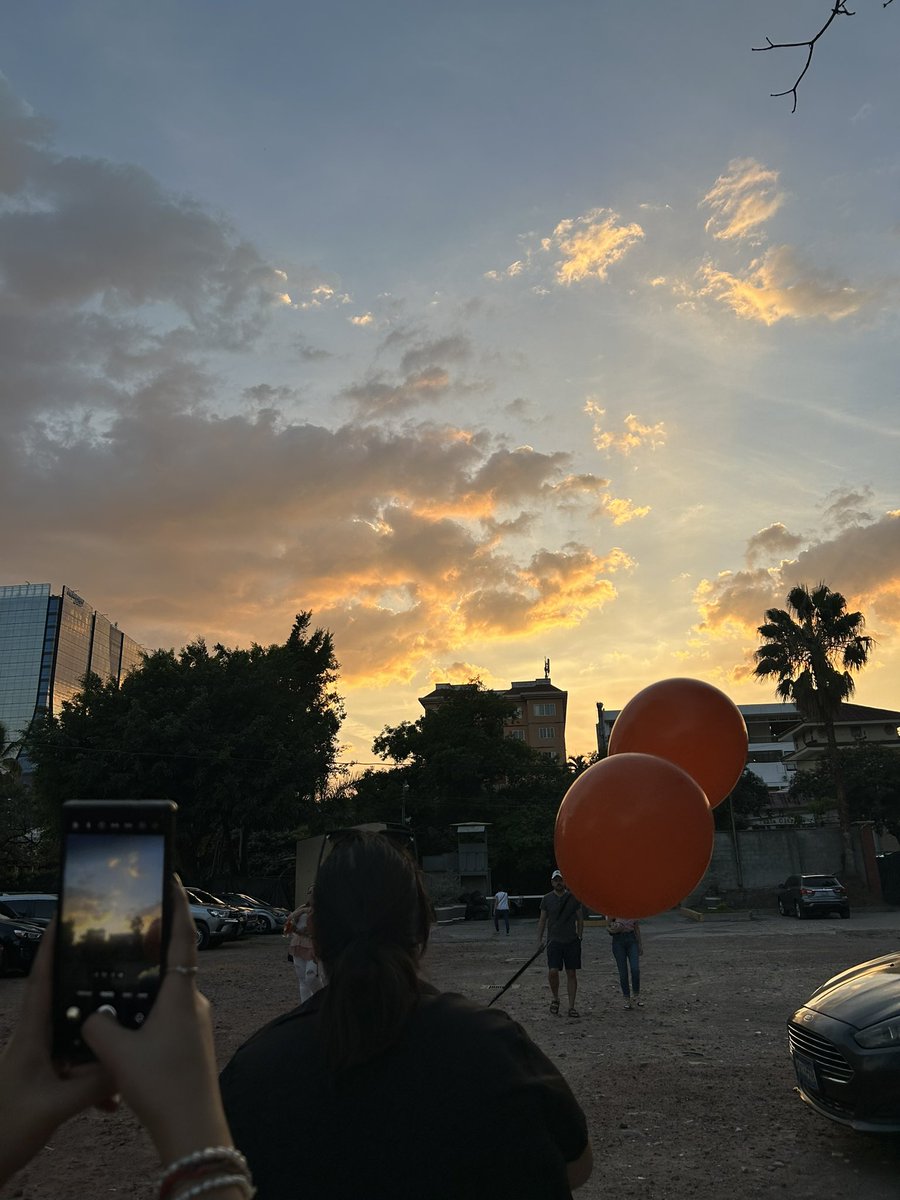 _EstaLindaLaMar's tweet photo. #NoPodemosParar

#UnCaféPorElChef, un ser humano con un corazón excepcional, que cobija a tantos 🧡☕️✨

#NadaSePierde #TodoSeTransforma https://t.co/Z67CKNsDBn