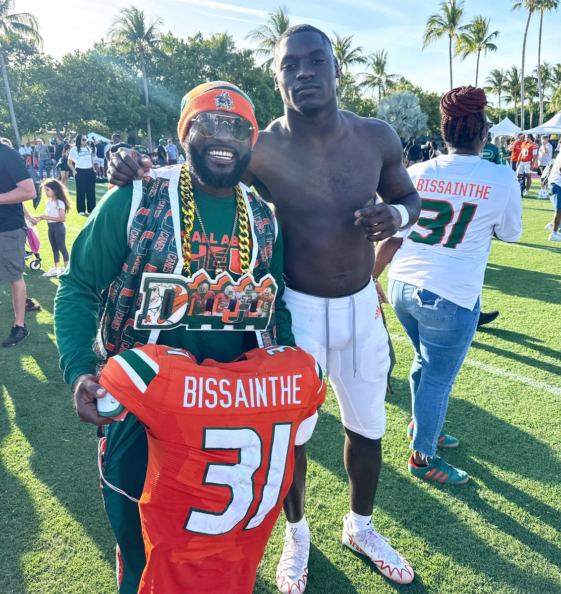 S/O to The Nephew @Wesleybjr_ show us some love 🧡💚After THE SPRING GAME 🇭🇹 🇭🇹! He's a Real #MetroRailBoyz™️ #Miami #MiamiHurricanes #SpringGame #SpingGame2024 #CanesFootball #CobbsStadium #CollegeFootball #Canes #MiamiLife #MiamiBeach #CanesLife #ACC #ACCnetwork