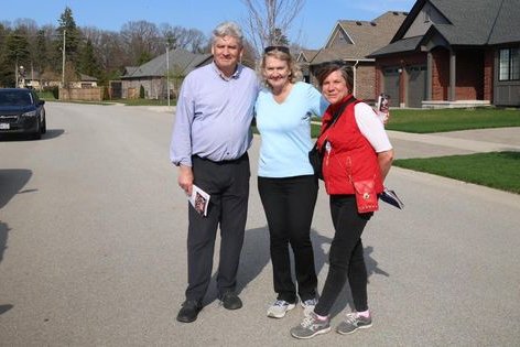 lucancbj's tweet photo. It was great to have @OntarioLiberalParty MPPs John Fraser and Karen McCrimmon and lots of volunteers join me for some canvassing in Komoka and Mt. Brydges today! Election Day is currently 18 days away!  #OLP #AddWomenChangePolitics  #LPC #LambtonKentMiddlesex #MtBrydges #Komoka https://t.co/VcL1QRnqhP