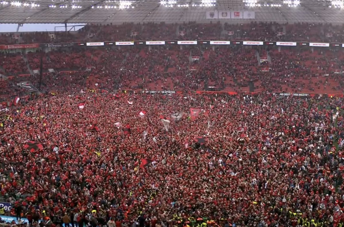 Leverkusen: Kalau juara, JANGAN INJAK RUMPUT! Fans:
