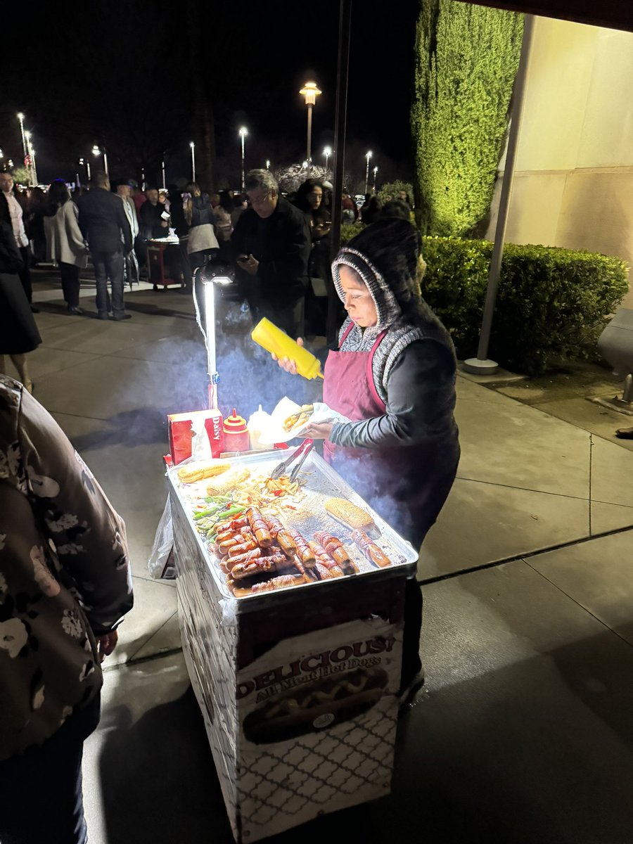 Last night, after a sold out concert at @savemartcenter in Fresno, concertgoers were met by many hotdog vendors, like these. I can’t help but be impressed and inspired by the enterprising spirit of these folks! #microbusiness